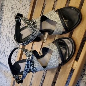 10 Crosby Derek Lam FANTASTIC black / cream heels. SZ 11